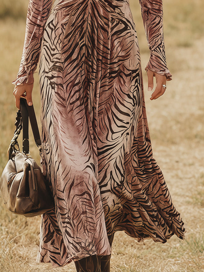 Robe Maxi A-Line en Velours Imprimé Zebra Rose : Élégance Rétro à Manches Longues