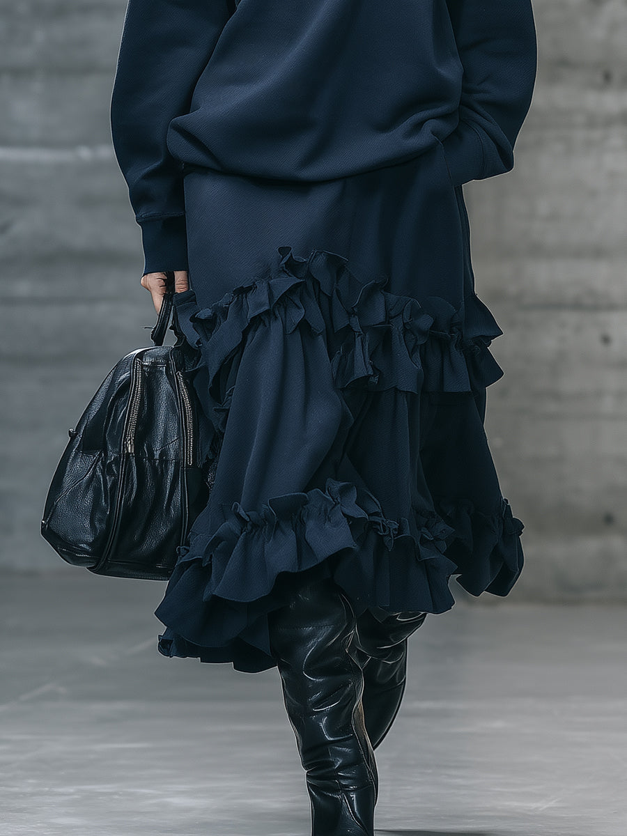 Ensemble Chic Sportif : Sweatshirt Bleu Foncé à Revers et Jupe Volante Élégante