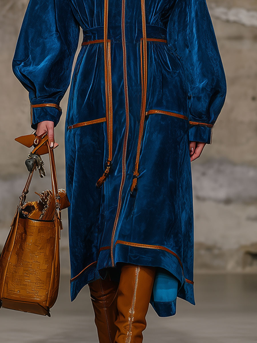 Robe Midi en Velours Bleu Nuit avec Cape Élégante et Finitions Marron
