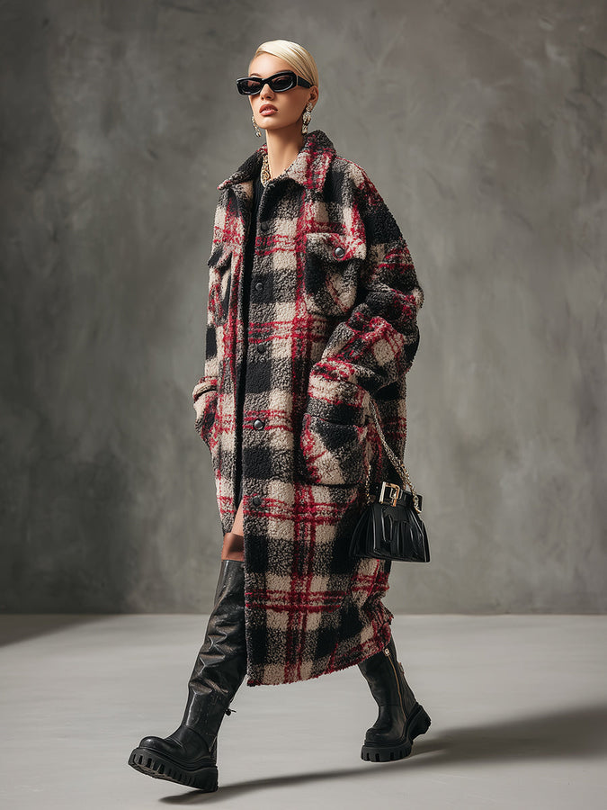 Chic et Élargi : Manteau Long à Motif Carreaux