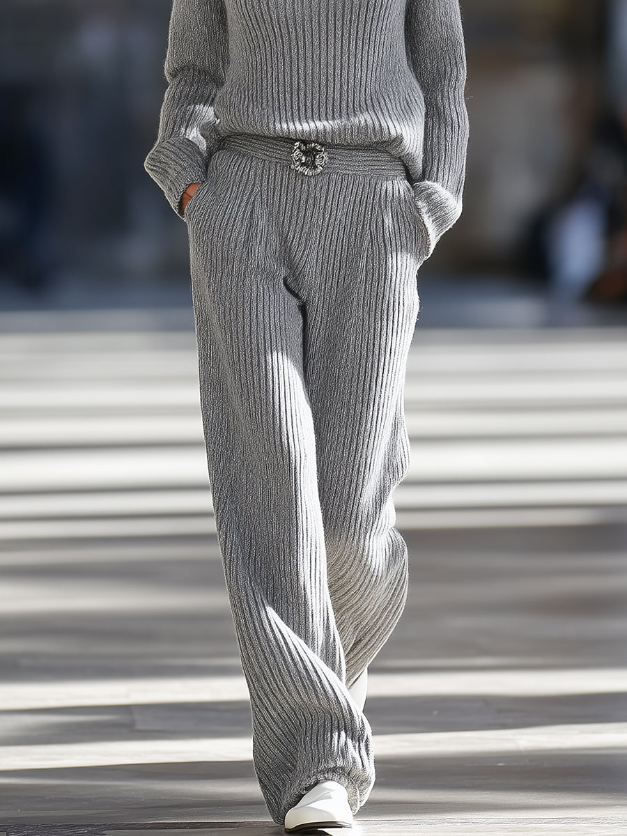 Ensemble Chic en Maille : Pull Col Roulé Gris et Pantalon Coordonné