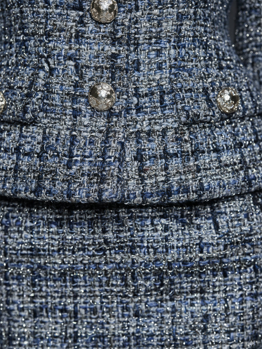 Ensemble Élégant : Veste Boutonnée à Col Carré en Tweed Bleu avec Jupe Coordonnée