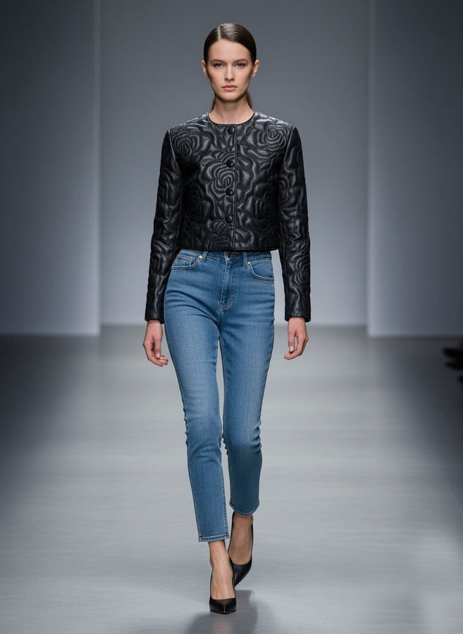 Veste Croppée Noir en Similicuir avec Éléments Roses