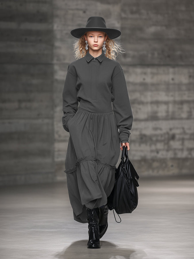 Robe Maxi Grise à Col Roulé et Volants - Élégance Sportive Décontractée