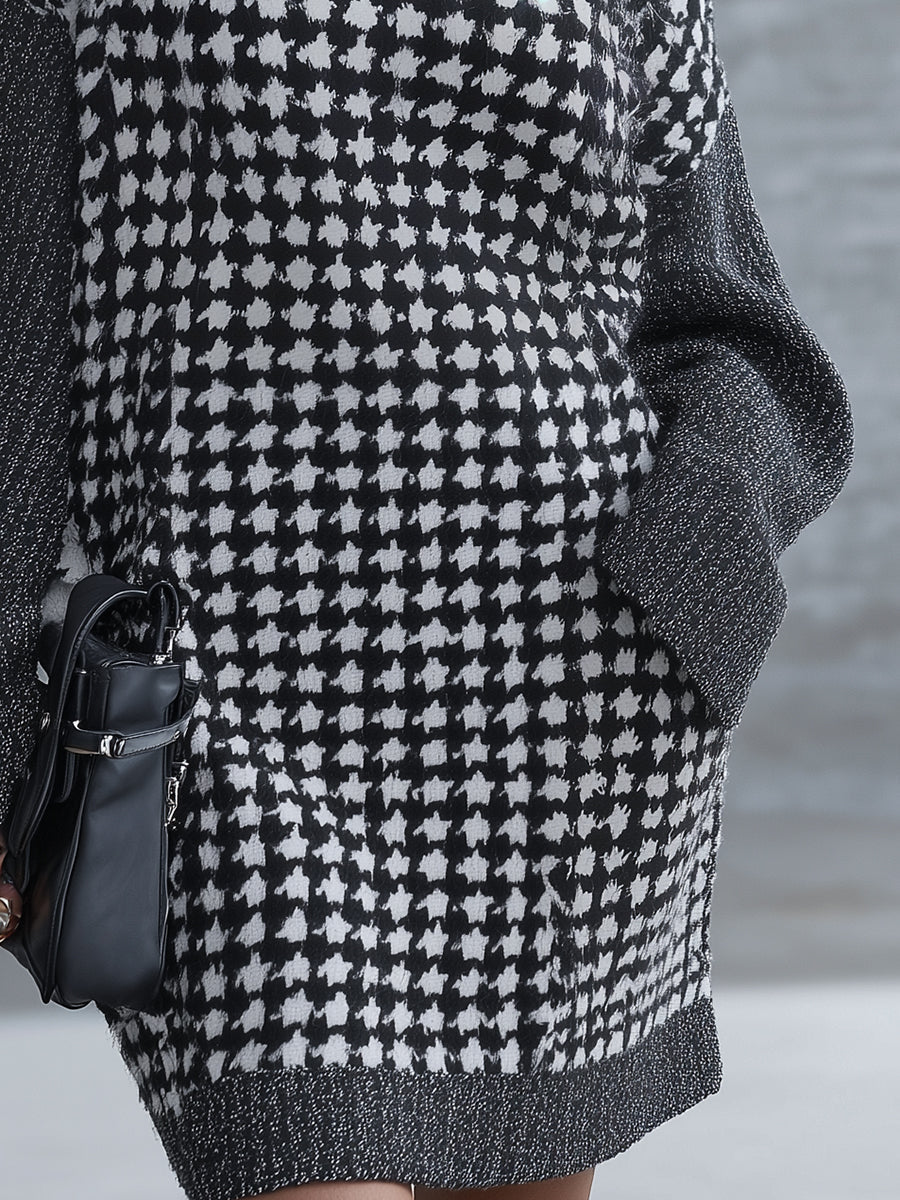 Élégante Robe Mini en Tricot Houndstooth Grise avec Col Montant