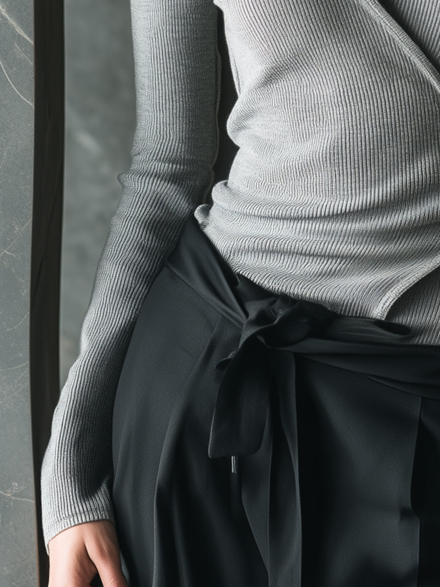 Pull Gris Tricoté : Élégance Simple et Confort Enveloppant