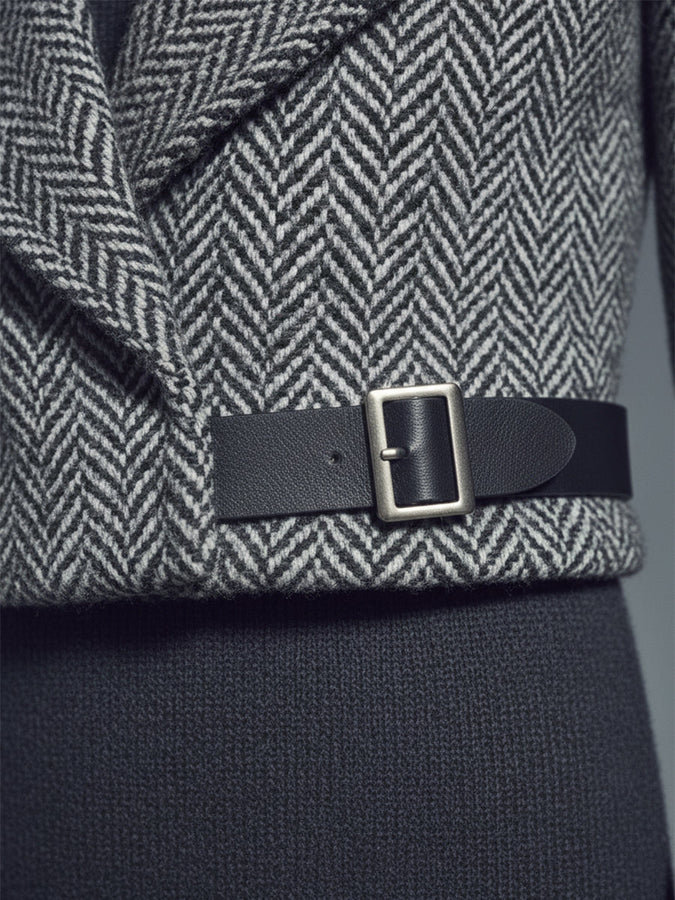 Veste courte en chevrons gris avec revers élégants
