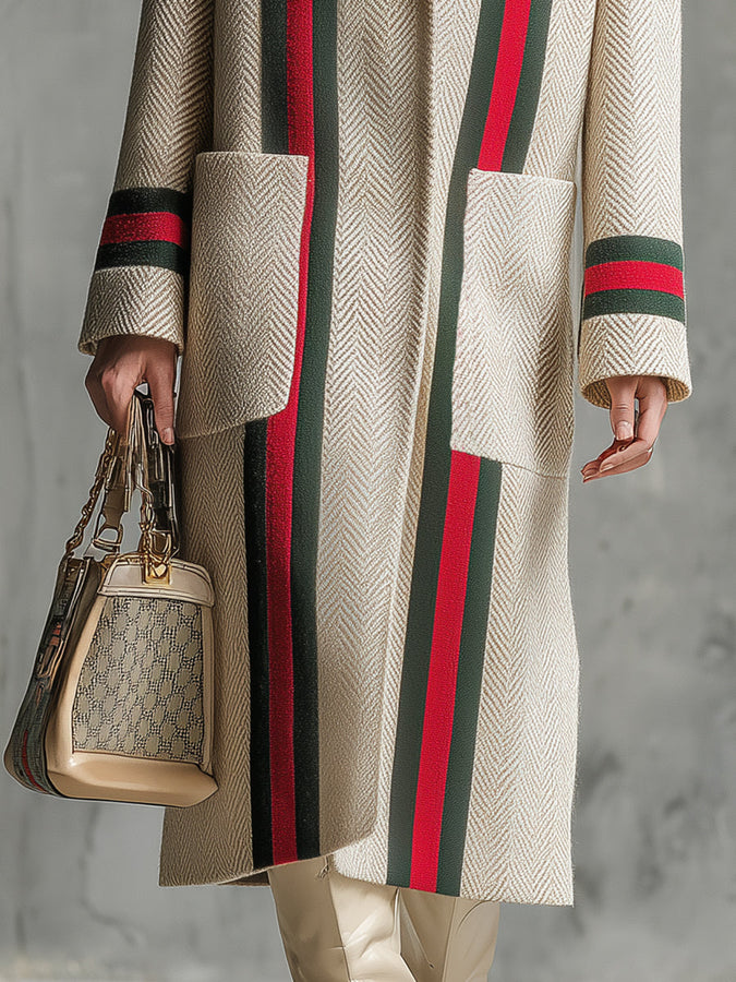 Chic Manteau Beige en Laine à Motif Chevron avec Détails en Ruban Rouge et Vert