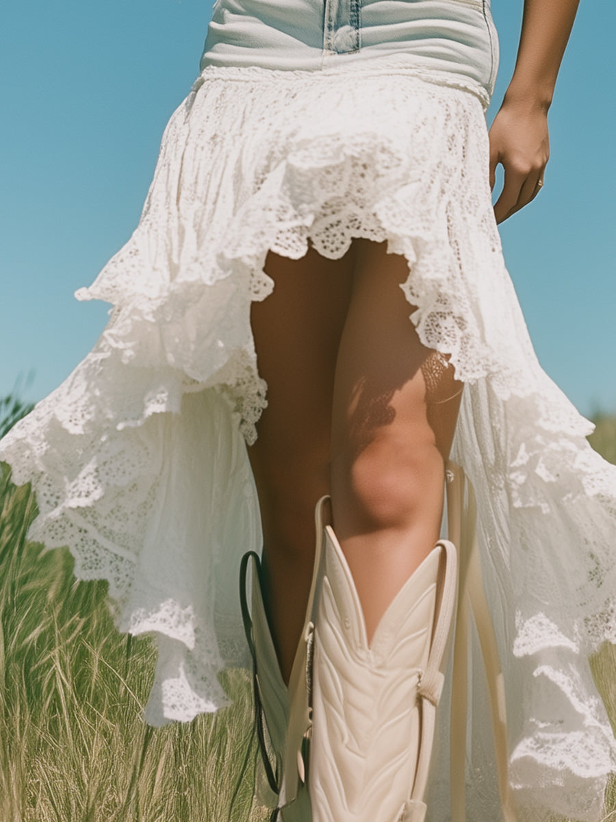 Jupe en denim patchwork à dentelle : courte devant, longue derrière - Livraison en 24 heures, chic et romantique !