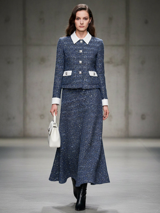 Chic Ensemble Tweed Bleu : Veste et Jupe Éblouissantes avec Sequins Dorés et Détails Blancs