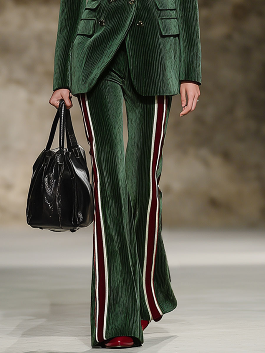 Ensemble Vintage en Velours Côtelé Vert Foncé : Veste Chic et Pantalon Évasé à Sangle
