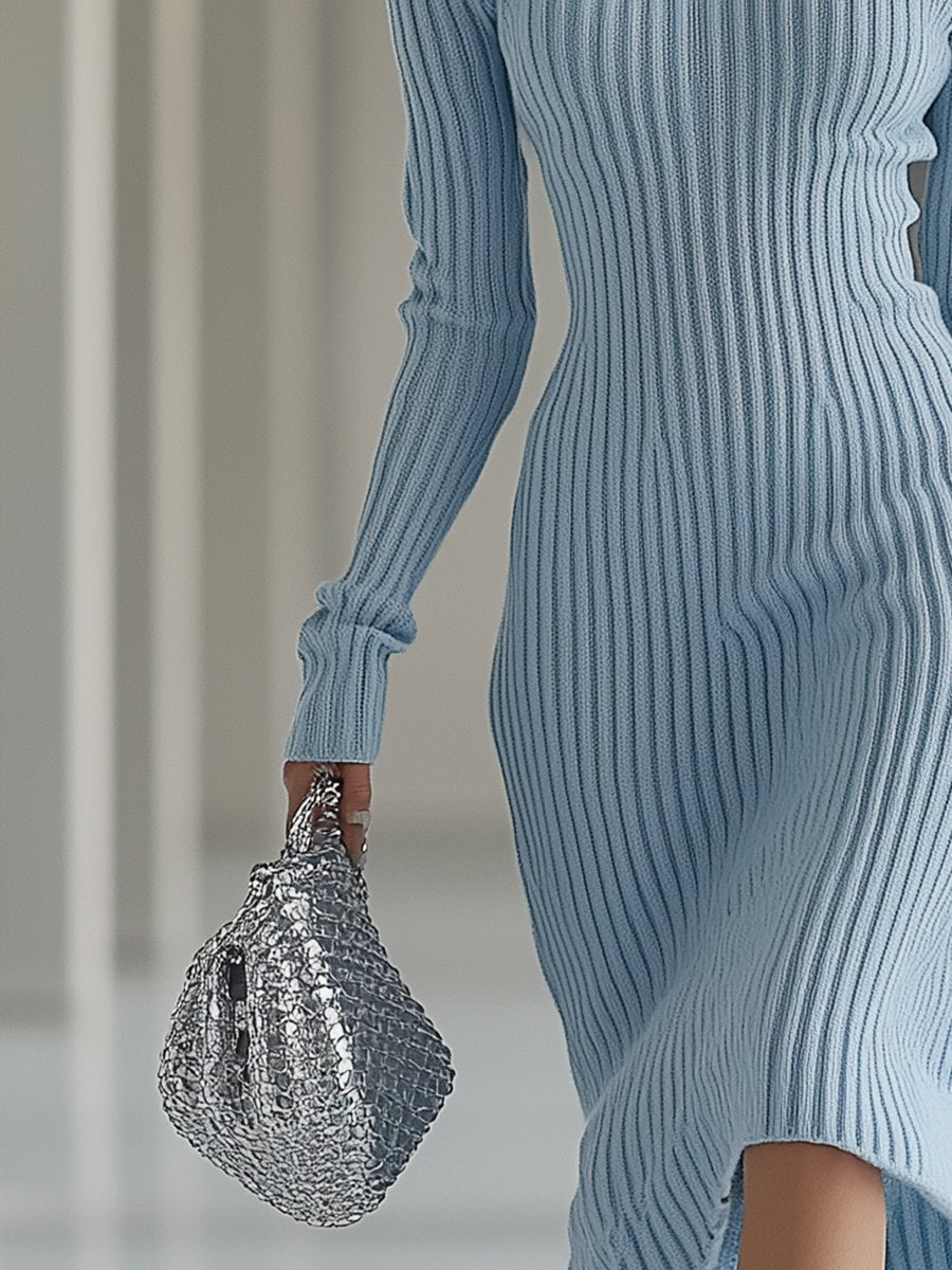 Robe Midi Tricotée à Manches Longues - Décolleté Élégant en Bleu Brume, Expédition Rapide en 24 Heures