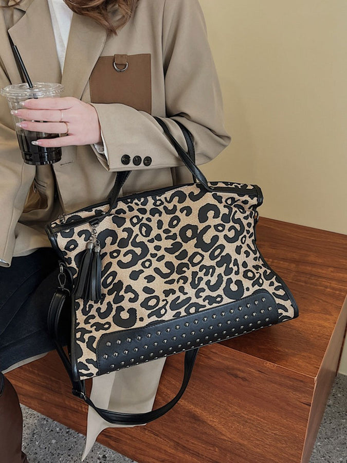 Grand Sac Bandoulière Tendance en Imprimé Léopard avec Rivets