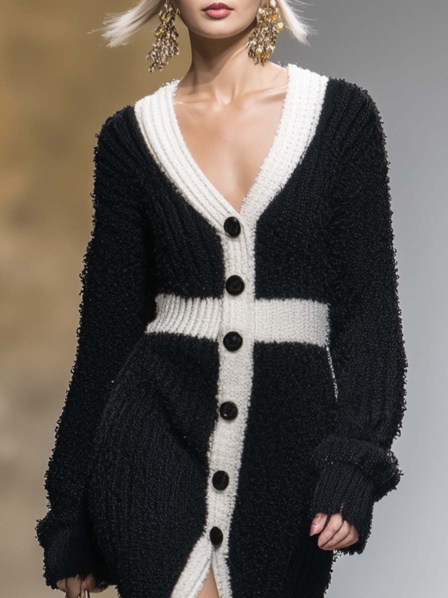 Robe Maxi Tricotée Noire à Décolleté V et Boutons Contrastants