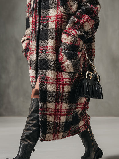 Chic et Élargi : Manteau Long à Motif Carreaux