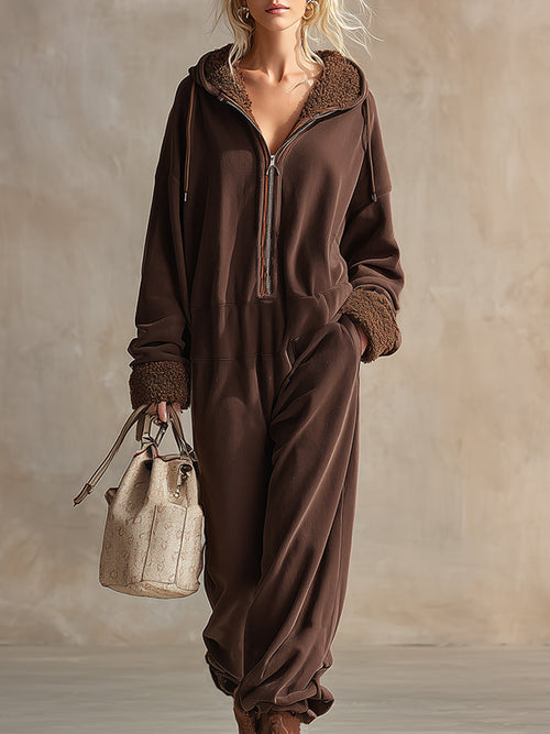 Combinaison en polaire brune à capuche : confort décontracté et chaleur douillette