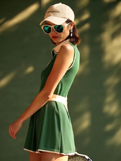 Robe Mini Sans Manches Vert Éclatant à Col Polo et Détails Blancs - Expédition en 24h