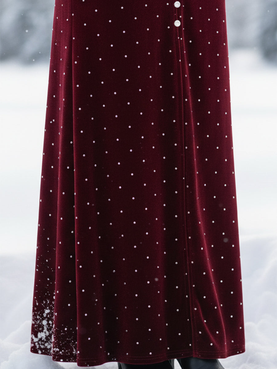 Robe Maxi en Velours Rouge avec Col Montant et Détails Éblouissants en Strass