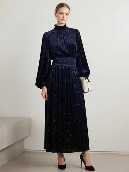 Robe Velours Chic à Col Montant et Détails Éclatants