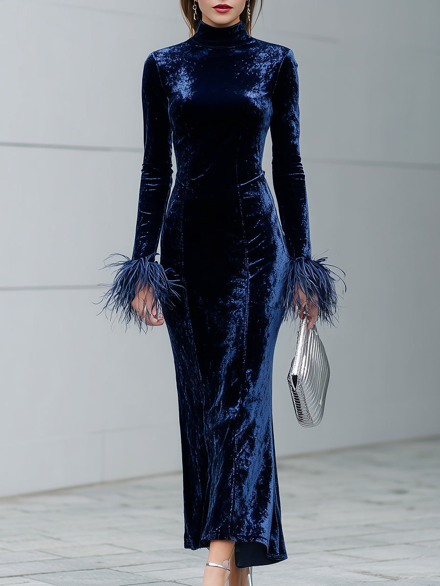 Robe Maxi en Velours Bleu avec Col Rond et Élégants Panneaux de Plumes Synthétiques