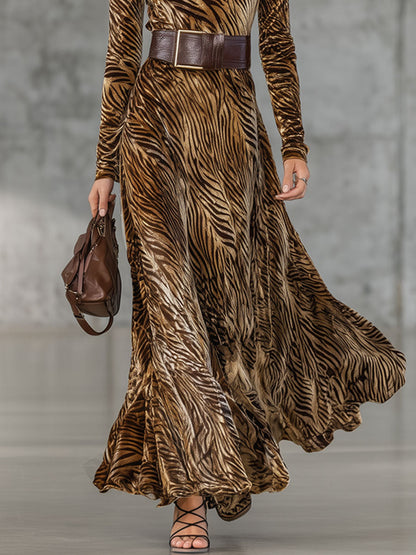 Robe Maxi en Velours Doré à Imprimé Zèbre avec Détails à Lacets - Style Vintage