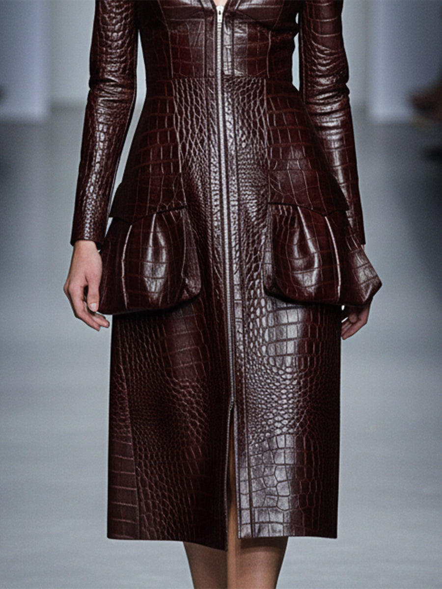 Robe Midi en Cuir PU Croco Rouge Brun avec Décolleté en V et Zip