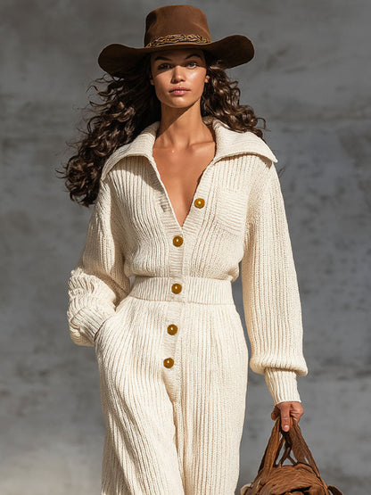 Combinaison Tricotée Élégante avec Revers et Boutonnage Minimaliste