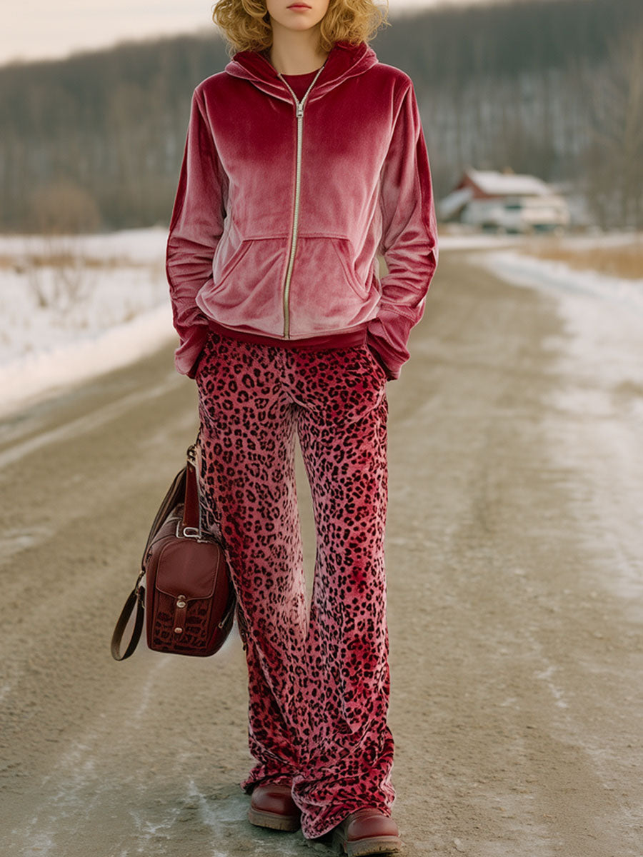 Ensemble Chic : Sweatshirt en Velours Rose Dégradé et Pantalon Léopard Tendance