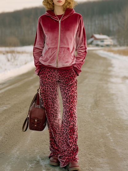 Ensemble Chic : Sweatshirt en Velours Rose Dégradé et Pantalon Léopard Tendance