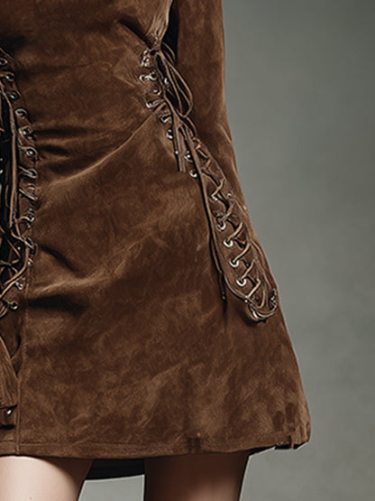 Robe Mini en Faux Suède Chocolat avec Détails Lacés et Col Montant Rétro-Chic