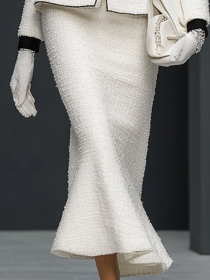 Veste en Tweed Blanc Patchwork avec Détails en Ruban Noir et Jupe Évasée