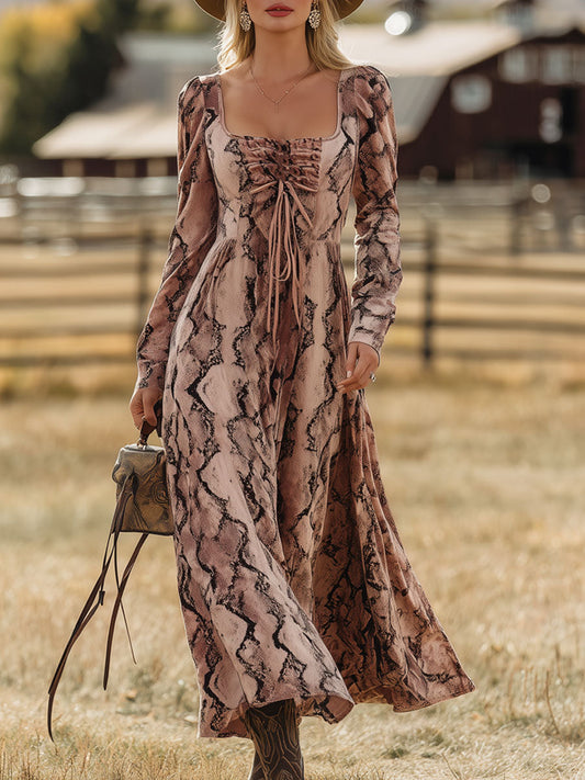 Robe Maxi Velours Imprimé Serpent Rose avec Détails Lacés - Style Western Rétro
