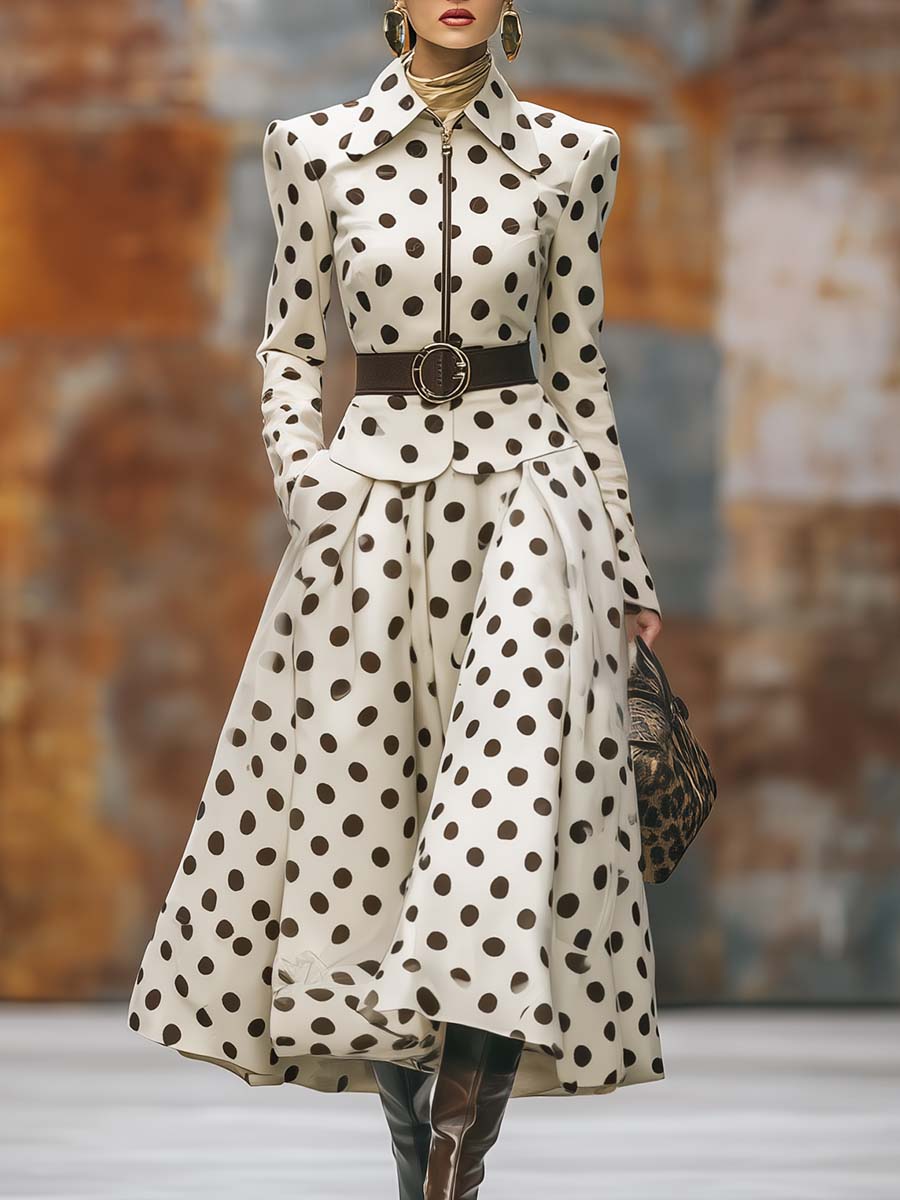 Veste Vintage à Pois Bruns avec Col Crème et Jupe Évasée à Ourlet