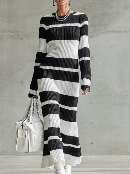 Robe Maxi Vintage Rayée Noir et Blanc en Tricot à Col Rond