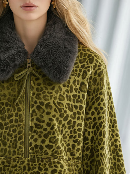 Pull en velours imprimé léopard avec col en fausse fourrure et pantalon large - Élégance haut de gamme