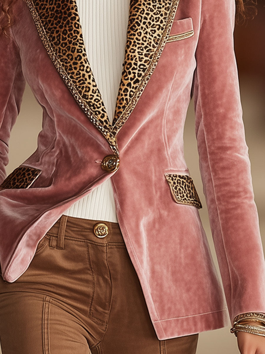 Veste en Velours Rose avec Détails en Imprimé Léopard et Fermeture à Un Bouton