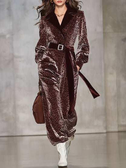 Combinaison en velours à motif léopard avec col cravate et silhouette décontractée