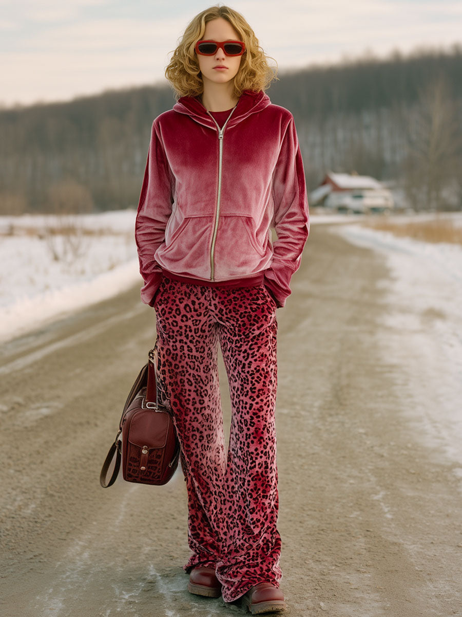 Ensemble Chic : Sweatshirt en Velours Rose Dégradé et Pantalon Léopard Tendance