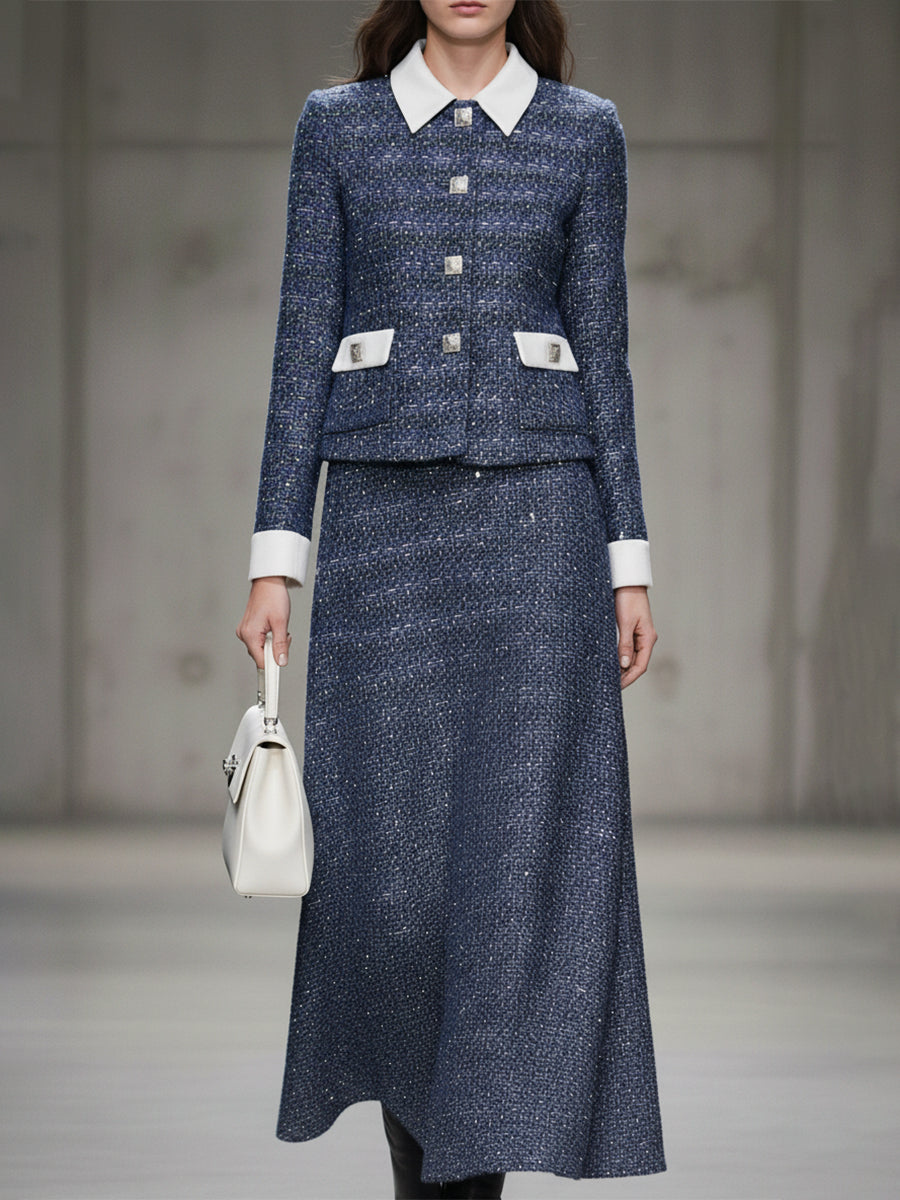 Chic Ensemble Tweed Bleu : Veste et Jupe Éblouissantes avec Sequins Dorés et Détails Blancs