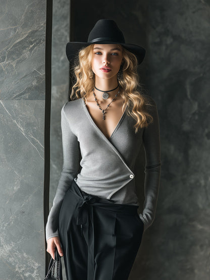 Pull Gris Tricoté : Élégance Simple et Confort Enveloppant