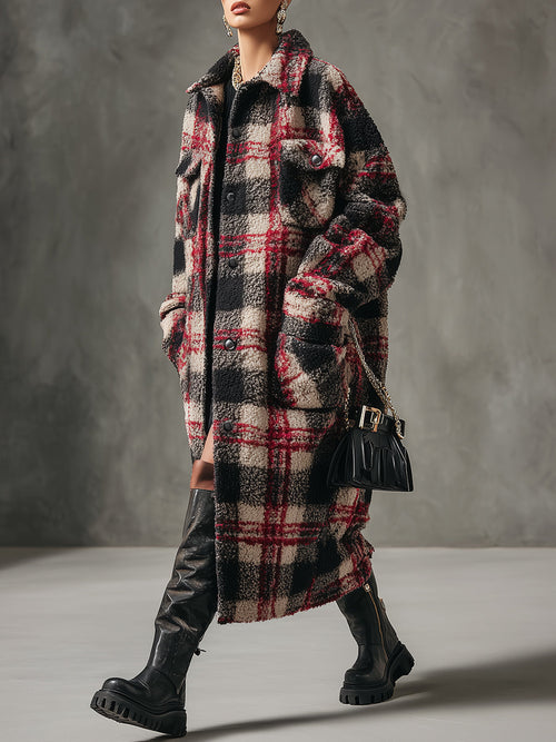 Chic et Élargi : Manteau Long à Motif Carreaux
