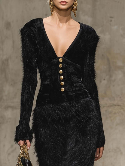 Robe Maxi Élégante en Velours Noir : Décolleté V Rétro avec Boucle Métallique et Ourlet en Fourrure Synthétique