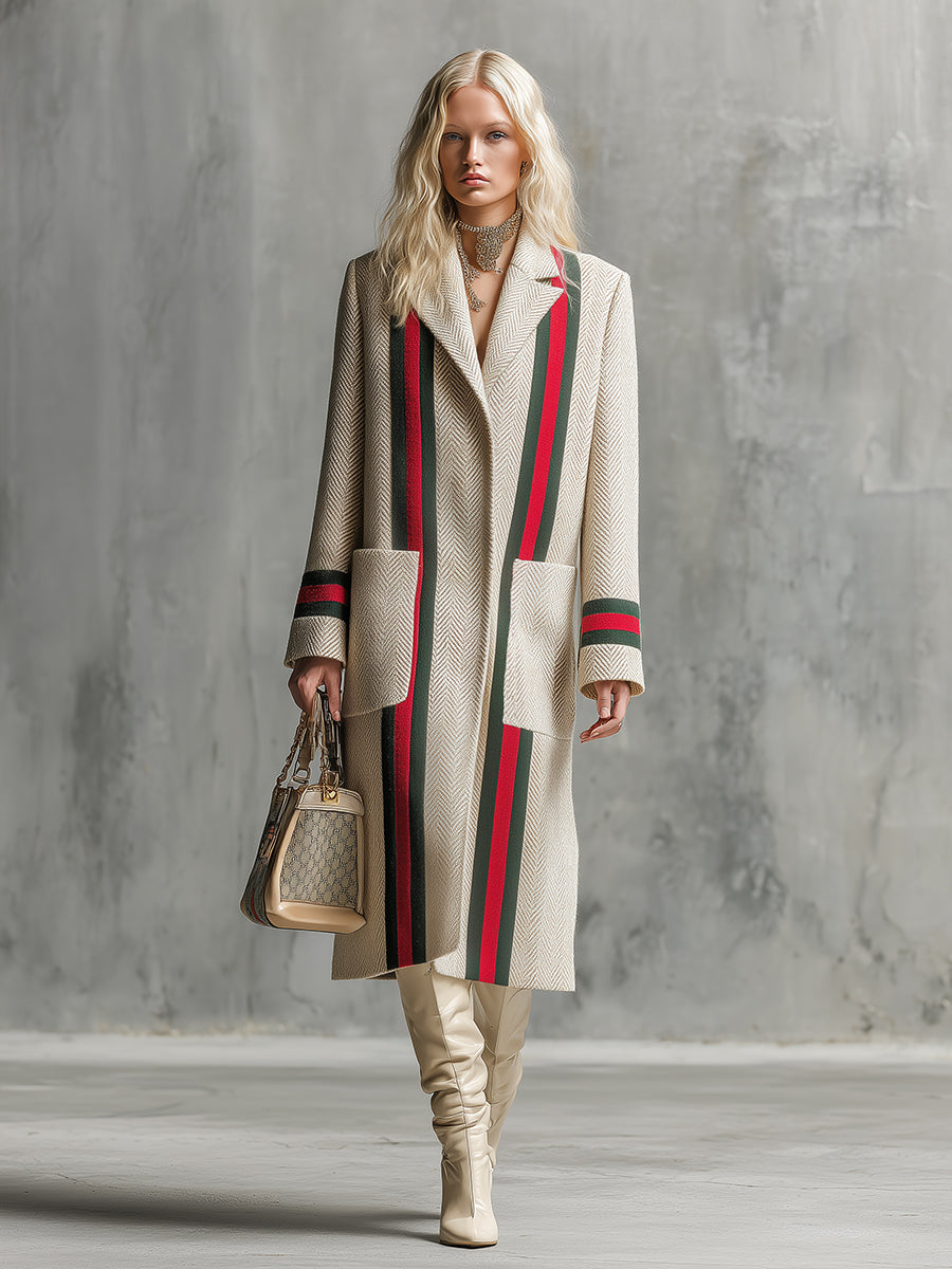 Chic Manteau Beige en Laine à Motif Chevron avec Détails en Ruban Rouge et Vert