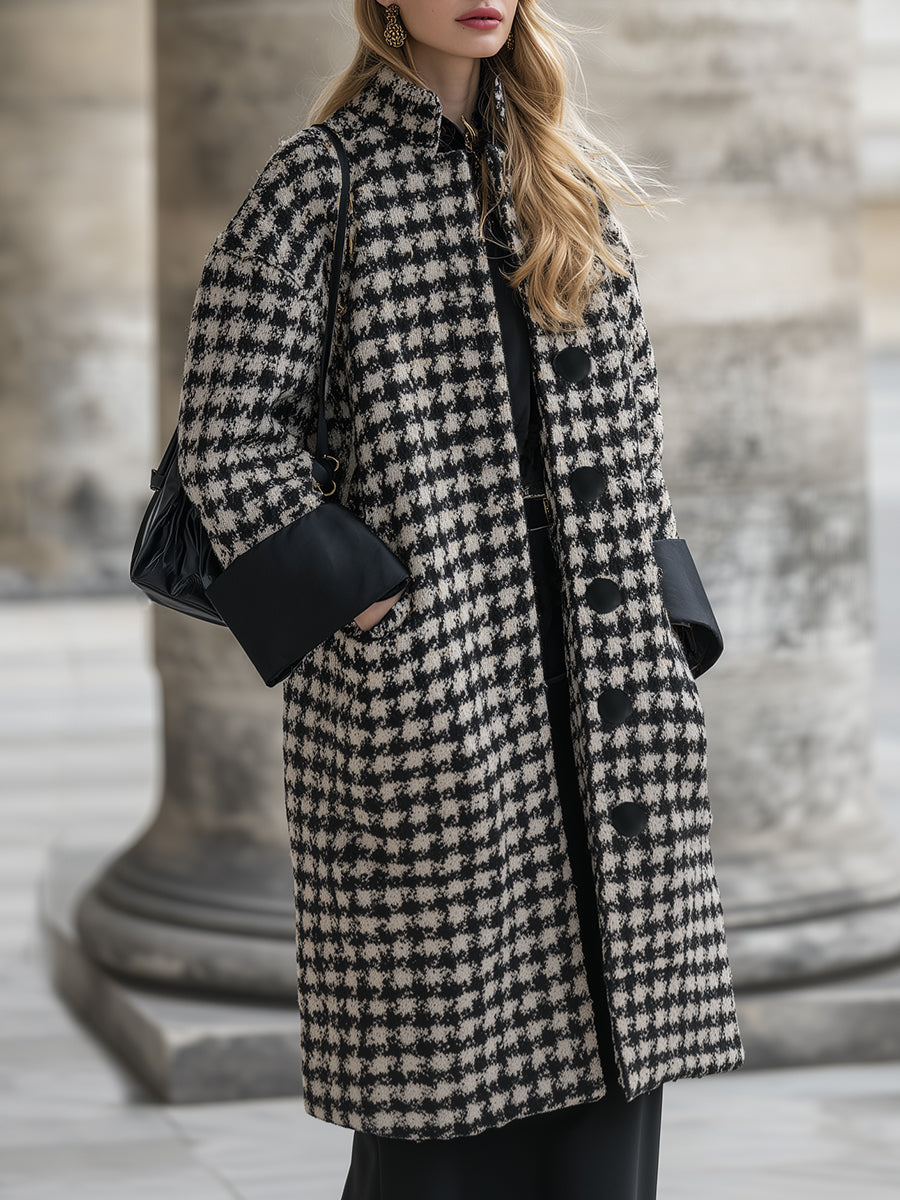 Chic Manteau Mi-Long à Carreaux Noir et Blanc avec Col Montant et Poignets Classiques