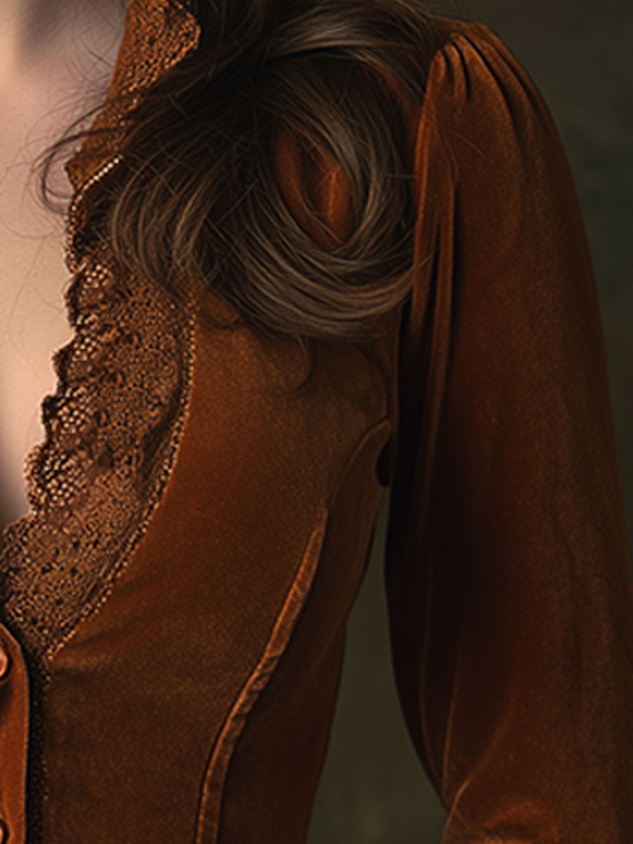Chemisier Long en Velours Caramel Marron avec Manches en Dentelle et Col V Rétro