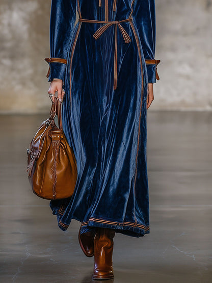 Robe Maxi en Velours Bleu Nuit à Capuche avec Détails Marron