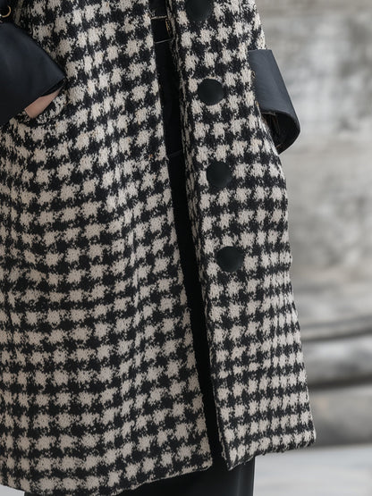 Chic Manteau Mi-Long à Carreaux Noir et Blanc avec Col Montant et Poignets Classiques
