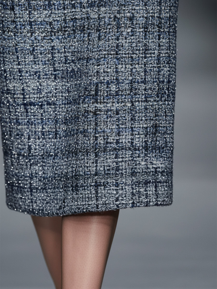 Ensemble Élégant : Veste Boutonnée à Col Carré en Tweed Bleu avec Jupe Coordonnée