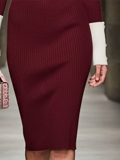 Robe Midi Rouge en Angora avec Détails en Couture Blanche et Col Ronde