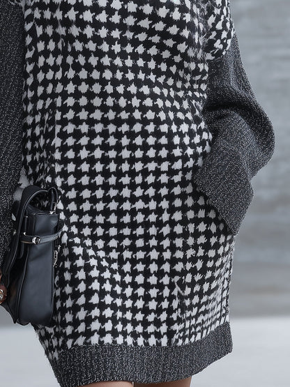 Élégante Robe Mini en Tricot Houndstooth Grise avec Col Montant